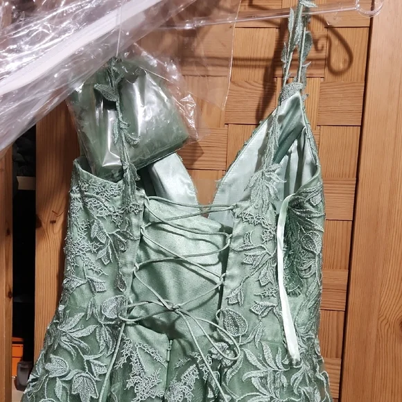 Elegant Green Lace Prom Dress